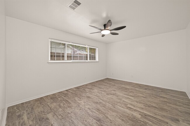 Building Photo - 5615 Beechnut St