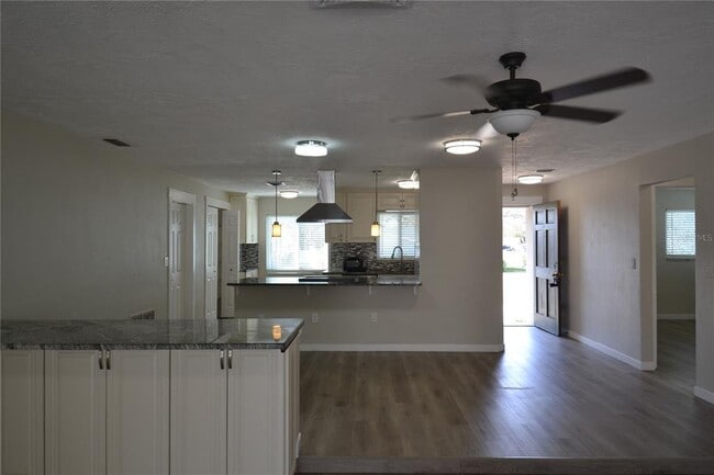 Building Photo - 746 Barbara St