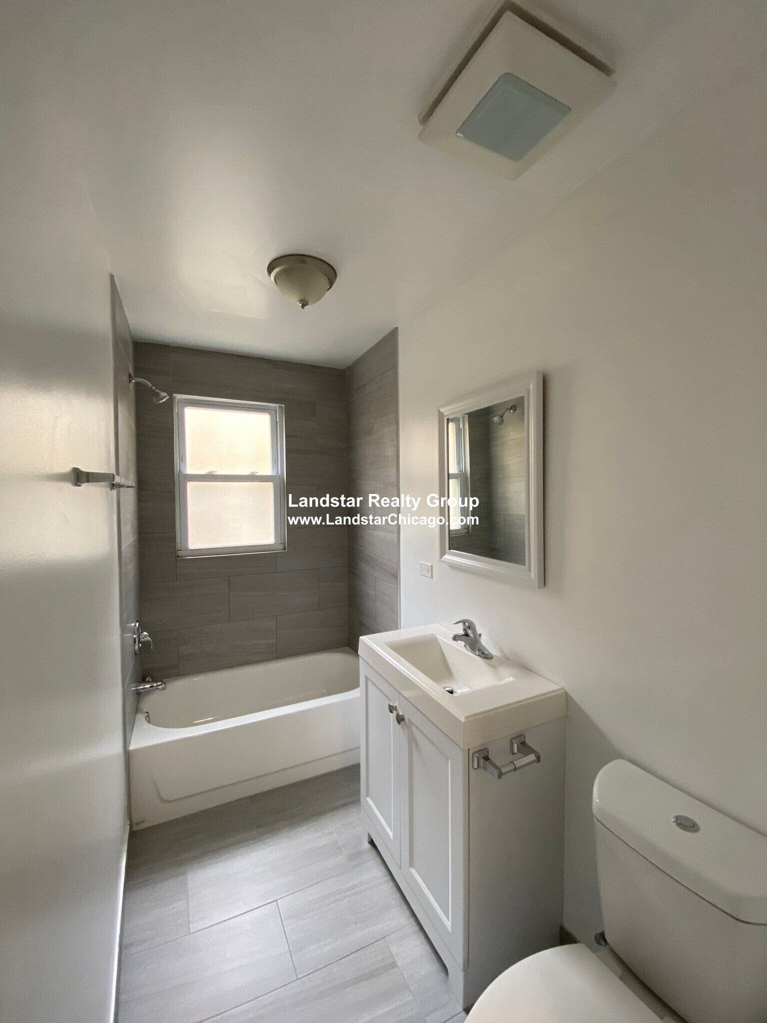 Building Photo - 1645 W Pratt Blvd