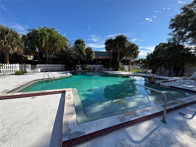 Building Photo - 7900 S Orange Blossom Trail