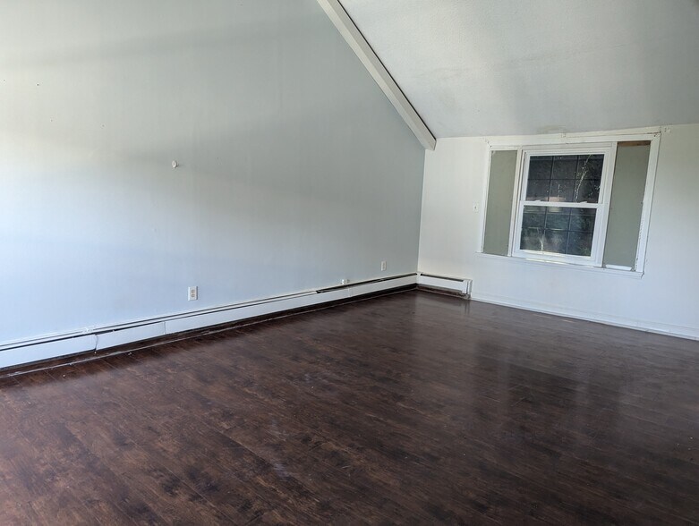 Building Photo - 581 Proctor Ave