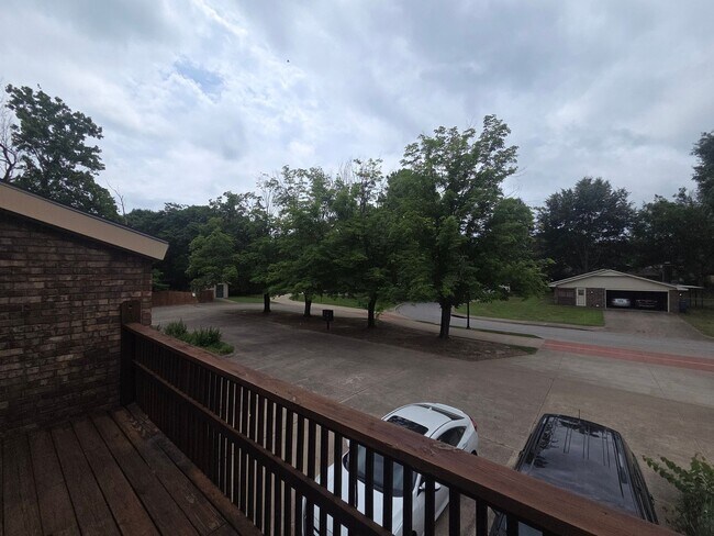Building Photo - 2588 E Sweetbriar Dr