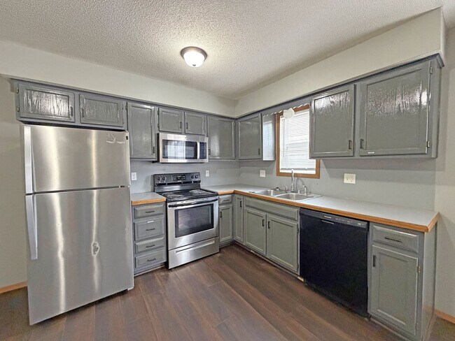 Building Photo - 1508 W Rainey St