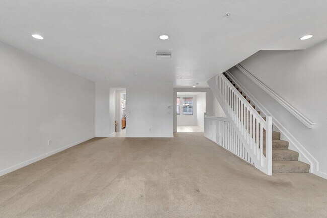 Building Photo - 770 Millbrae Ct