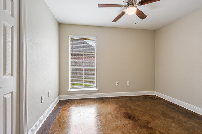 Building Photo - 14382 Carrol Ave