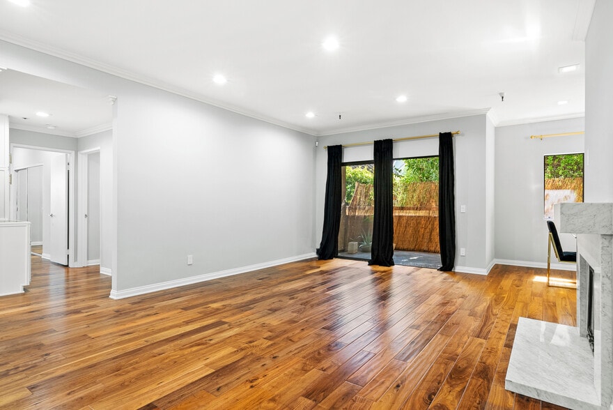 Building Photo - 14630 Dickens St