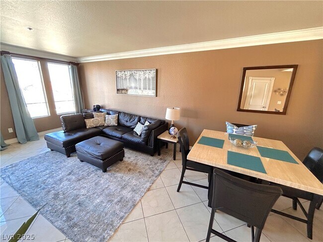 Building Photo - 210 E Flamingo Rd