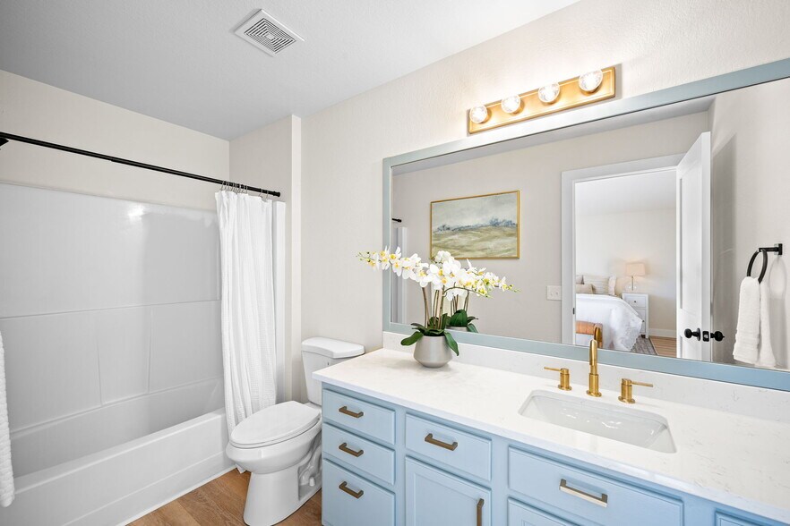 Building Photo - 1721 Northshore Dr