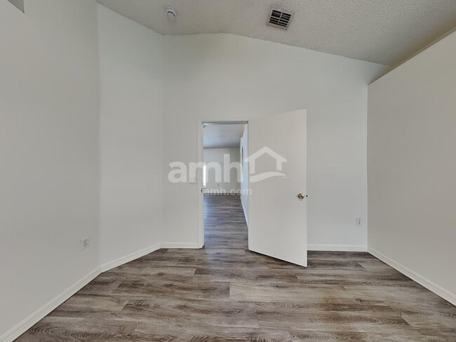 Building Photo - 3627 Gilmore Heights Rd N