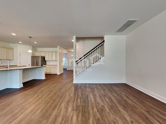 Building Photo - 199 Columns Rd