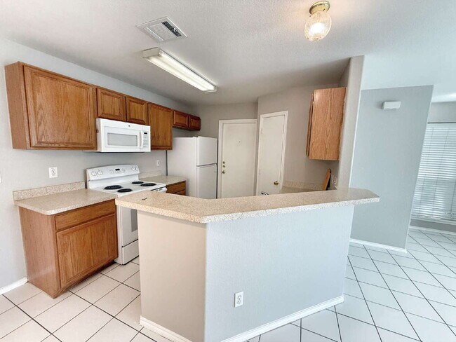 Building Photo - 3 Bedroom, 2 Bath Duplex with Yard Care Pr...