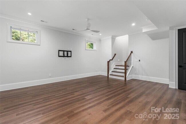 Building Photo - 805 Naples Dr