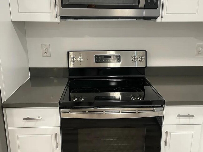 Building Photo - 116 Evelyn Cir