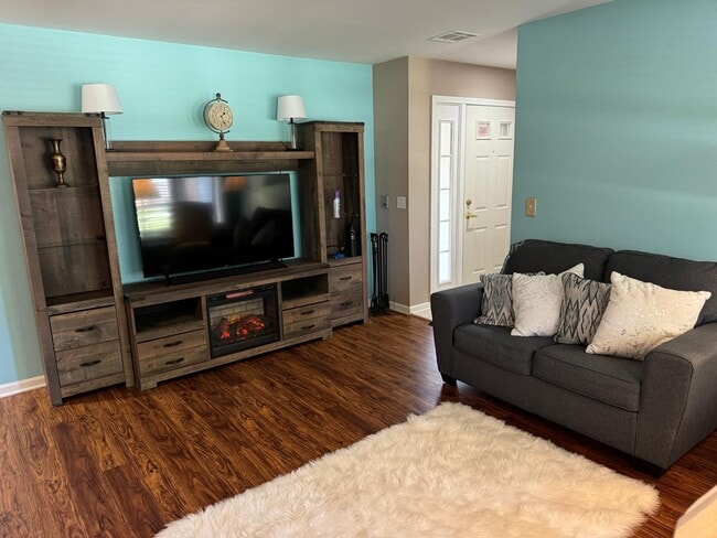 Building Photo - 8979 Woodbridge Dr