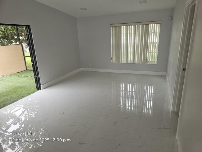Building Photo - 9571 W Fern Ln