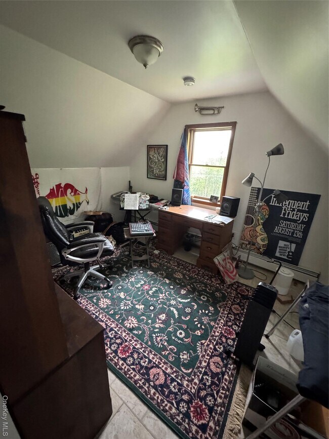 Building Photo - 405 Burnt Hill Rd