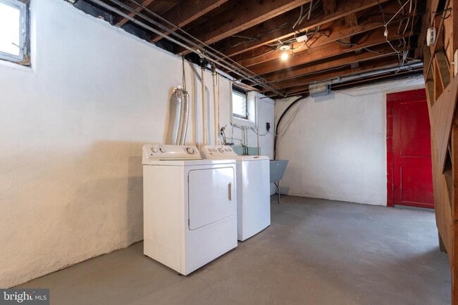 Building Photo - 312 N Highland St