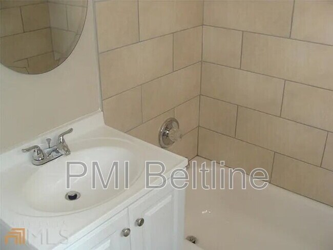 Building Photo - 2881 Monterey Dr