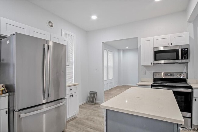 Building Photo - 671 Clairmount Ave