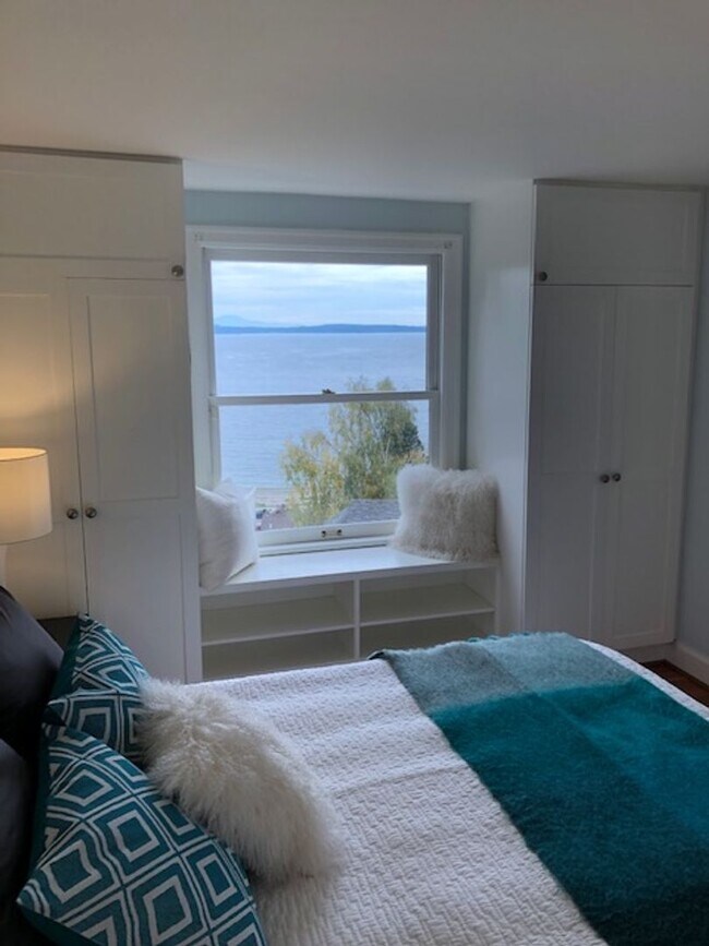 Building Photo - Breathtaking Elliott Bay Views & Sunset Serenity—Steps to Alki Beach!