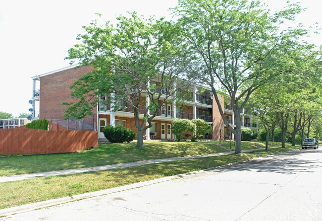 Primary Photo - 2000-2030 N Pine St