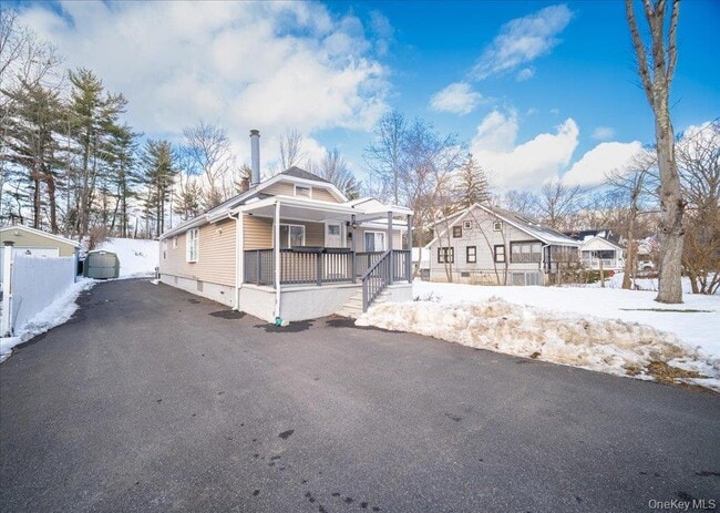 Building Photo - 1026 NY-211