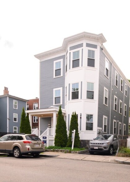 Building Photo - 8 Brookside Ave