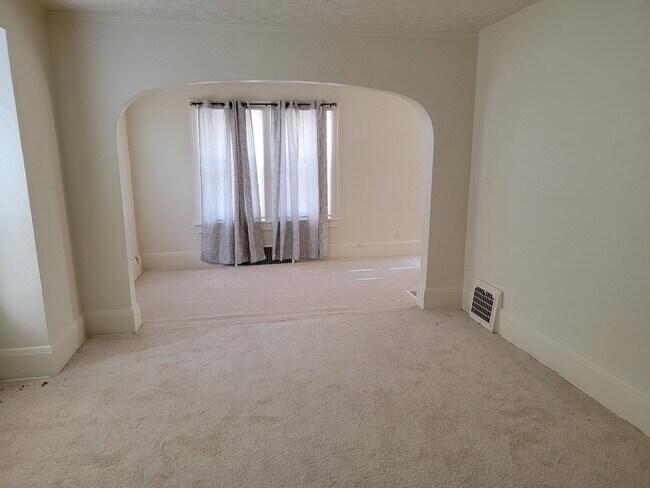 Building Photo - 1299 Sunrise Dr