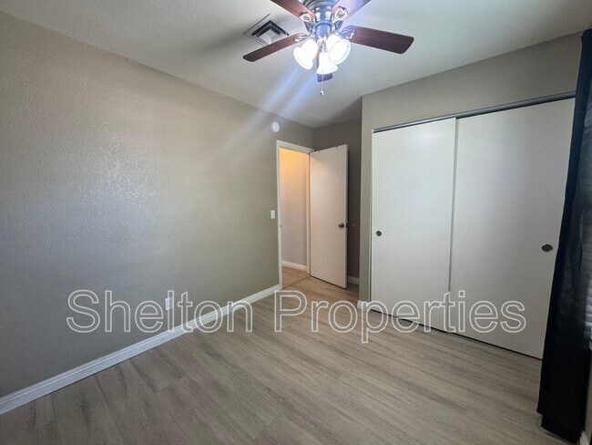Building Photo - 12537 N 83rd Dr