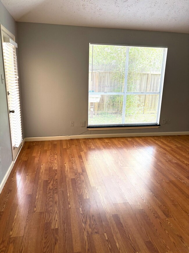 Building Photo - 2426 Planters Row