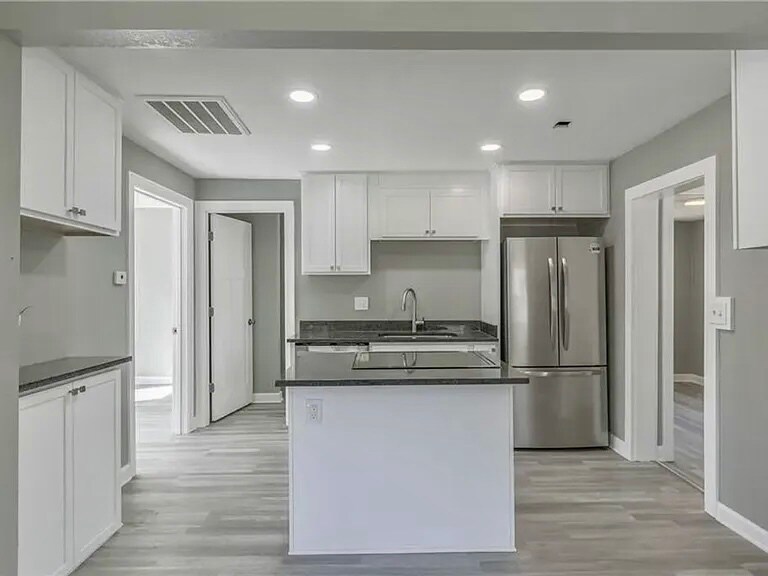 Building Photo - 426 E Elm St