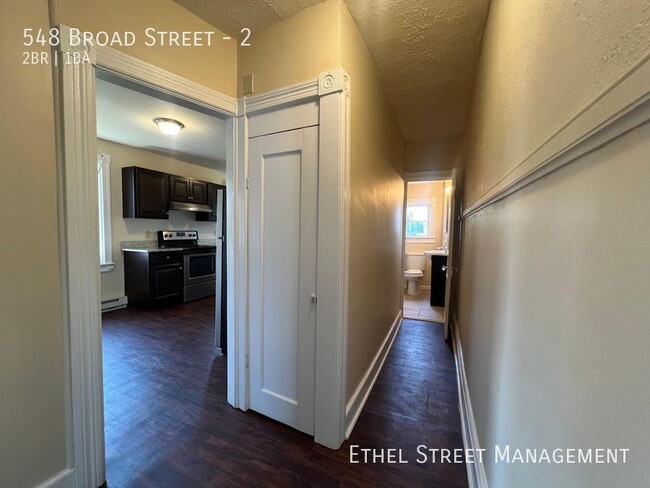 Building Photo - Newly-Updated Two Bedroom Apartment in Naz...