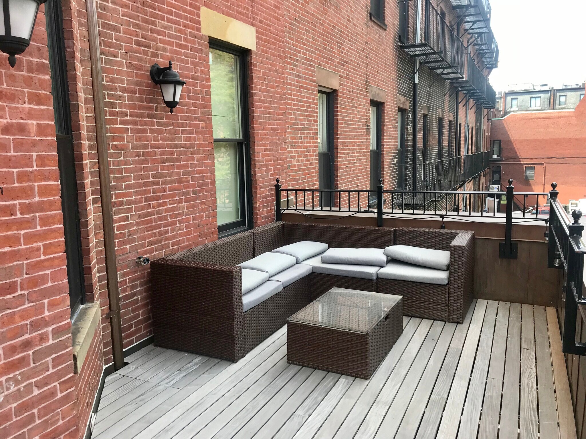 Building Photo - 209 Newbury St