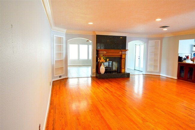 Building Photo - 14830 La Rana Dr