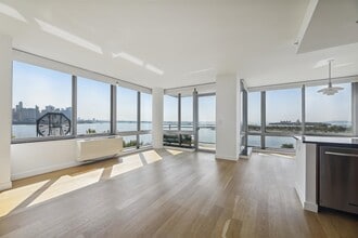 Building Photo - 25 Hudson St