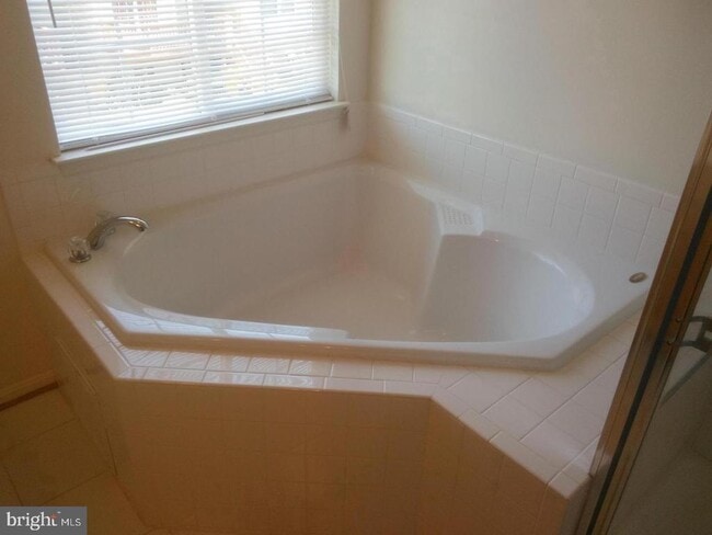 Building Photo - 2507 Blue Water Blvd