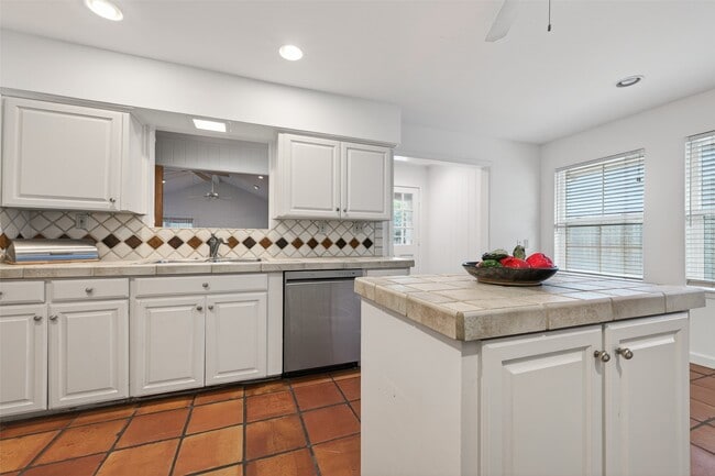 Building Photo - 5643 Piping Rock Ln
