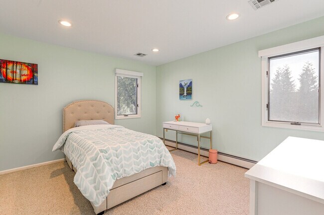 Building Photo - 31 Diane Dr