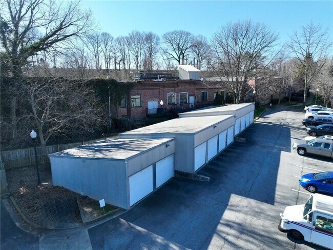 Building Photo - 644 Wells St SW