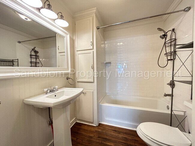 Building Photo - FOR LEASE | University of Tulsa | Availabl...