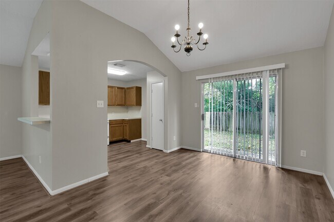 Building Photo - 318 Paradise Ln