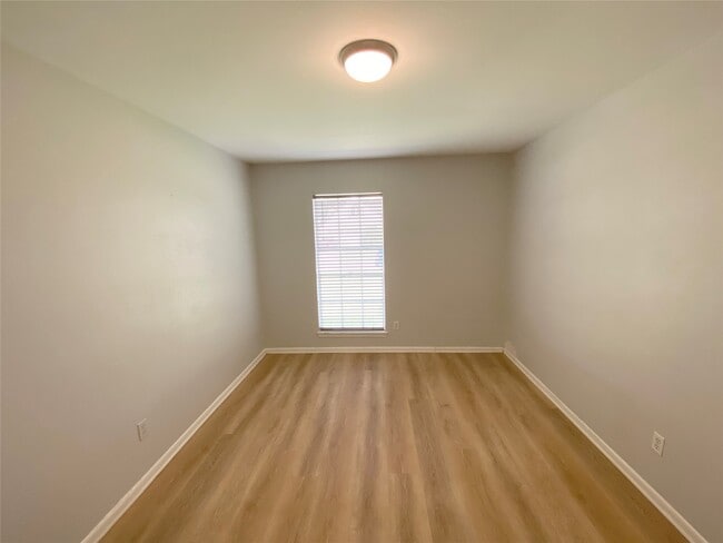 Building Photo - 8214 Riptide Dr
