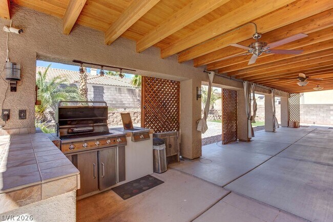 Building Photo - 5729 Janell Dr