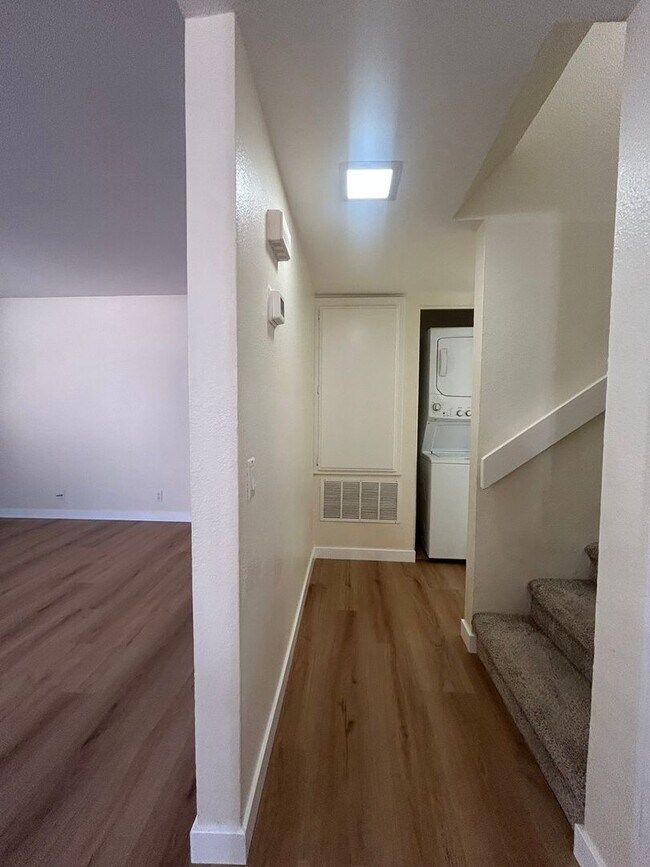 Building Photo - Alpine Glen Place