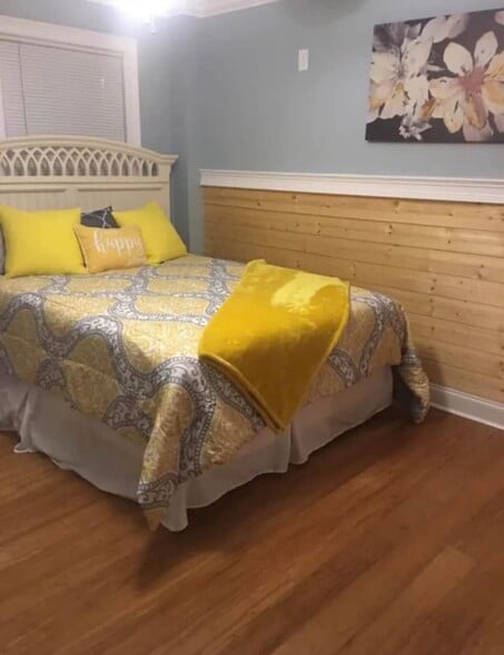 Building Photo - 1142 Victoria Rd