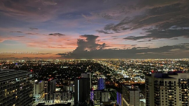 Primary Photo - 1000 Brickell Plaza