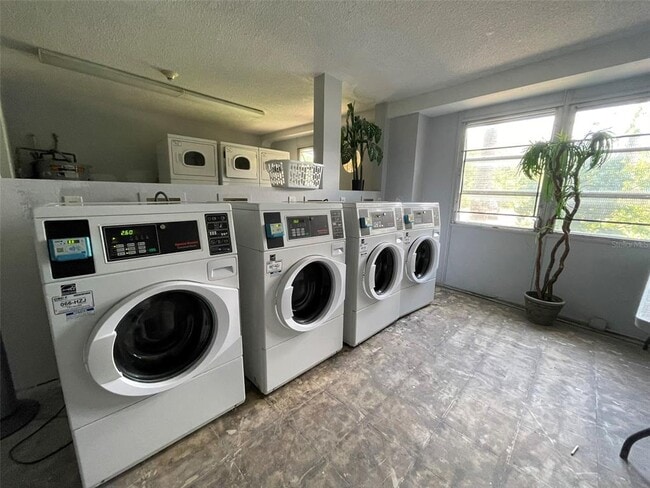 Building Photo - 3315 58th Ave S