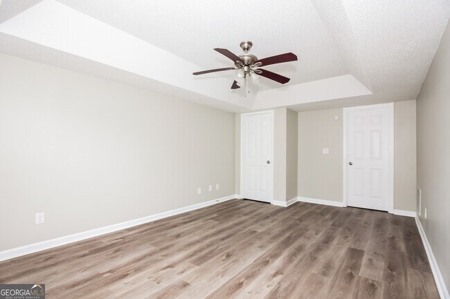 Building Photo - 5454 Northcut Dr