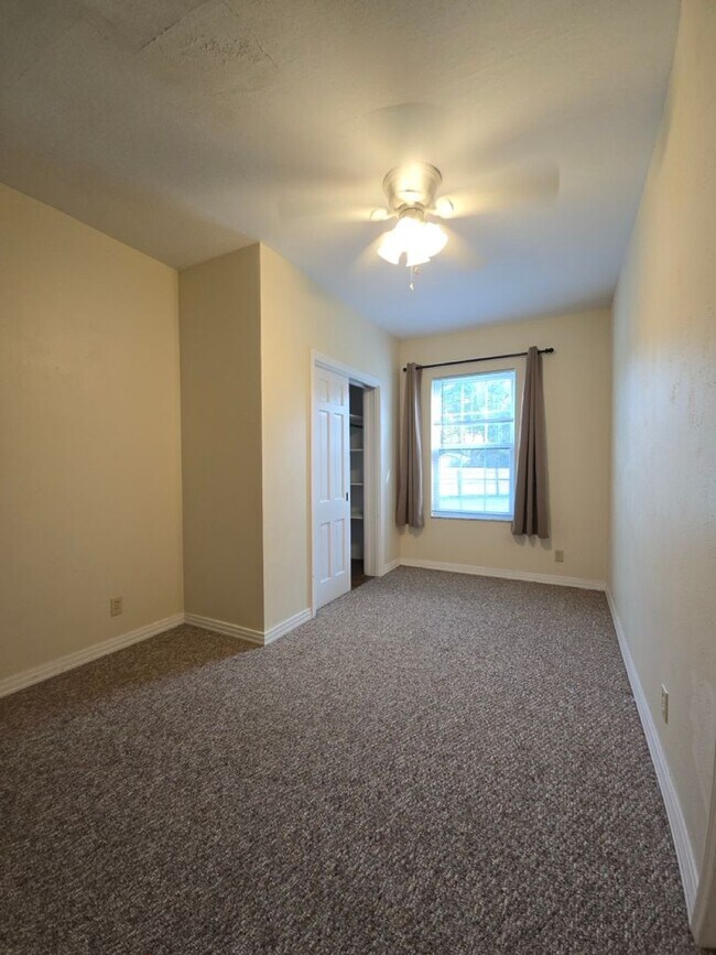 Building Photo - Charming Single Family Home with Beautiful...