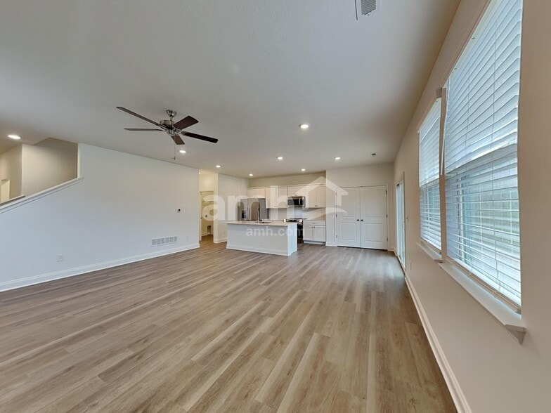 Building Photo - 1343 Pk Pl S